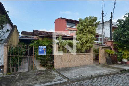 Casa de condomínio à venda com 98m², 3 quartos e 3 vagas Casa de condomínio à venda com 98m², 3 quartos e 3 vagasFachada