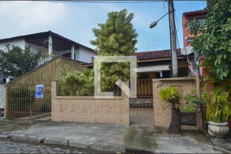 Casa de condomínio à venda com 98m², 3 quartos e 3 vagas Casa de condomínio à venda com 98m², 3 quartos e 3 vagasFachada