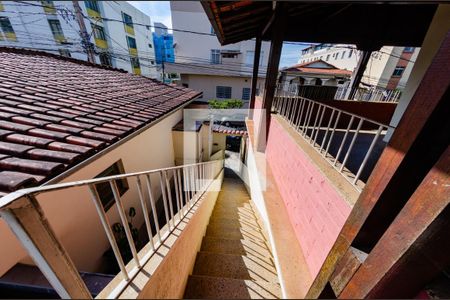 Casa à venda com 500m², 5 quartos e 6 vagasEscada