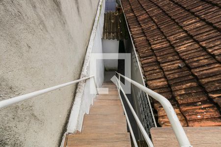 Casa à venda com 110m², 2 quartos e 1 vaga Casa à venda com 110m², 2 quartos e 1 vagaEscada