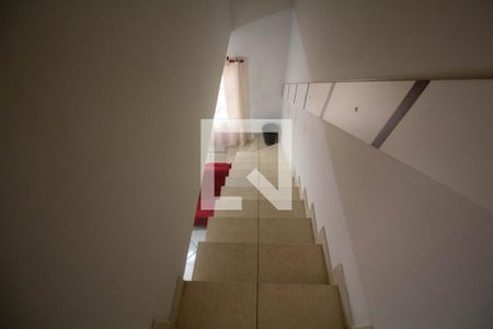 Casa de condomínio à venda com 55m², 2 quartos e 1 vagaEscada