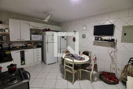 Casa à venda com 600m², 5 quartos e 5 vagas Casa à venda com 600m², 5 quartos e 5 vagasCozinha