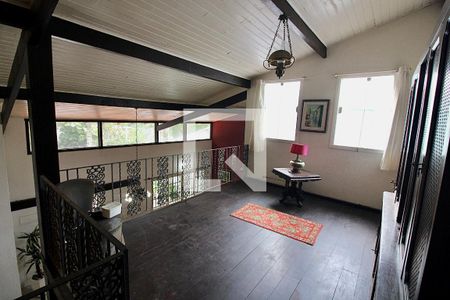 Casa à venda com 600m², 5 quartos e 5 vagas Casa à venda com 600m², 5 quartos e 5 vagasSala de TV