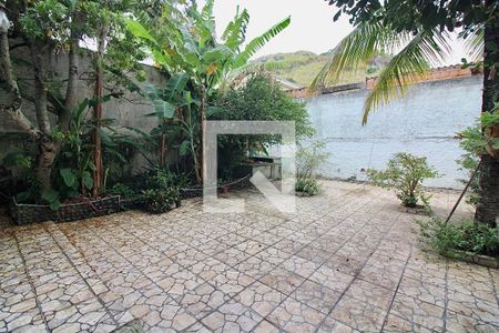 Casa à venda com 600m², 5 quartos e 5 vagas Casa à venda com 600m², 5 quartos e 5 vagasQuintal