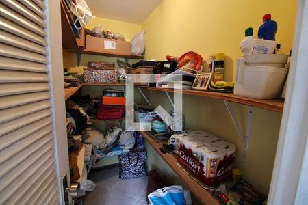 Casa à venda com 600m², 5 quartos e 5 vagas Casa à venda com 600m², 5 quartos e 5 vagasDespensa