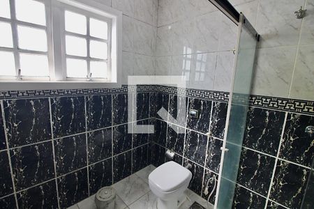 Casa à venda com 600m², 5 quartos e 5 vagas Casa à venda com 600m², 5 quartos e 5 vagasBanheiro da Suíte 2