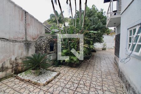 Casa à venda com 600m², 5 quartos e 5 vagas Casa à venda com 600m², 5 quartos e 5 vagasQuintal