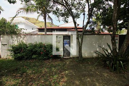 Casa à venda com 600m², 5 quartos e 5 vagas Casa à venda com 600m², 5 quartos e 5 vagasFachada