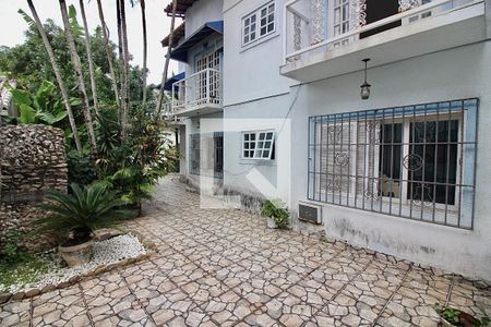 Casa à venda com 600m², 5 quartos e 5 vagas Casa à venda com 600m², 5 quartos e 5 vagasQuintal