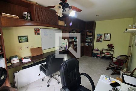 Casa à venda com 600m², 5 quartos e 5 vagas Casa à venda com 600m², 5 quartos e 5 vagasQuarto