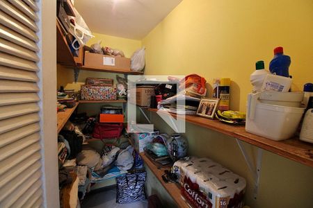 Casa à venda com 600m², 5 quartos e 5 vagas Casa à venda com 600m², 5 quartos e 5 vagasDespensa