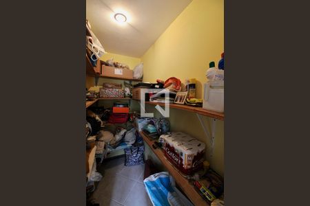 Casa à venda com 600m², 5 quartos e 5 vagas Casa à venda com 600m², 5 quartos e 5 vagasDespensa