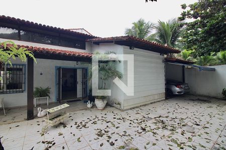Casa à venda com 600m², 5 quartos e 5 vagas Casa à venda com 600m², 5 quartos e 5 vagasÁrea Externa