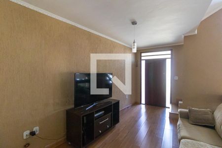 Casa à venda com 377m², 4 quartos e 4 vagas Casa à venda com 377m², 4 quartos e 4 vagasSala de TV
