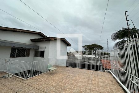 Casa à venda com 220m², 4 quartos e 5 vagasVaranda 
