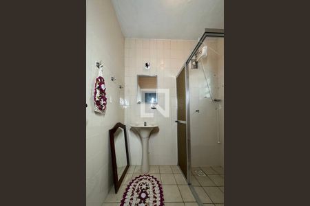 Casa à venda com 220m², 4 quartos e 5 vagasBanheiro 2