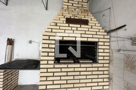 Casa à venda com 220m², 4 quartos e 5 vagasLavanderia com churrasqueira 