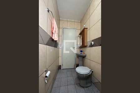 Casa à venda com 220m², 4 quartos e 5 vagasBanheiro 1