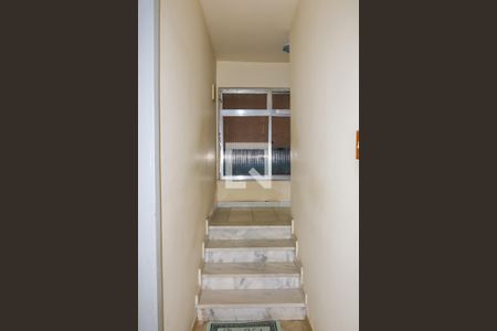 Casa para alugar com 269m², 3 quartos e 5 vagas Casa para alugar com 269m², 3 quartos e 5 vagasEscada