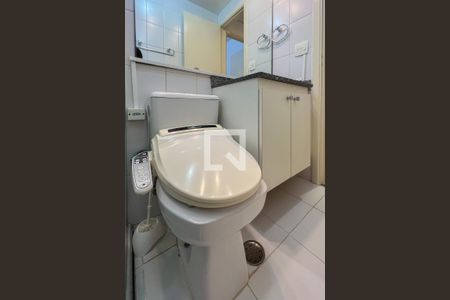 Apartamento para alugar com 67m², 2 quartos e 2 vagas Apartamento para alugar com 67m², 2 quartos e 2 vagasBanheiro