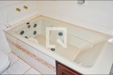 Casa à venda com 280m², 3 quartos e 4 vagas Casa à venda com 280m², 3 quartos e 4 vagasBanheiro da Suíte