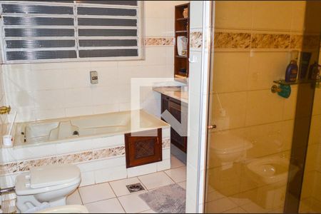 Casa à venda com 280m², 3 quartos e 4 vagas Casa à venda com 280m², 3 quartos e 4 vagasBanheiro da Suíte