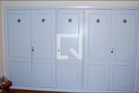 Casa à venda com 280m², 3 quartos e 4 vagas Casa à venda com 280m², 3 quartos e 4 vagasQuarto 2 - Armários