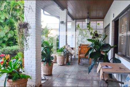 Casa à venda com 280m², 3 quartos e 4 vagas Casa à venda com 280m², 3 quartos e 4 vagasÁrea comum