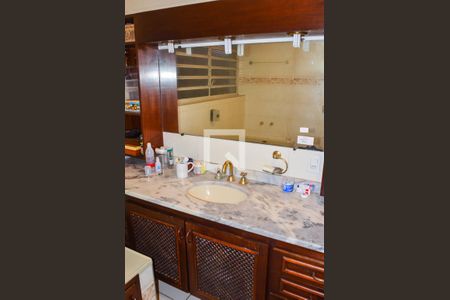 Casa à venda com 280m², 3 quartos e 4 vagas Casa à venda com 280m², 3 quartos e 4 vagasBanheiro da Suíte