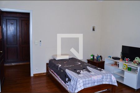 Casa à venda com 280m², 3 quartos e 4 vagas Casa à venda com 280m², 3 quartos e 4 vagasQuarto 2