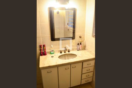 Casa à venda com 280m², 3 quartos e 4 vagas Casa à venda com 280m², 3 quartos e 4 vagasBanheiro do Quarto 1