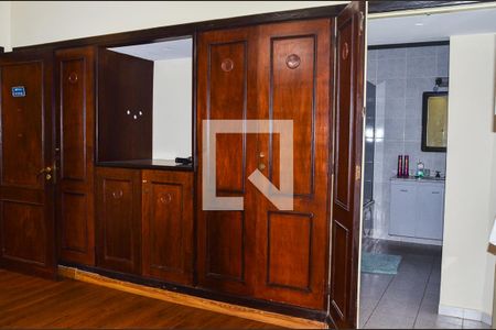 Casa à venda com 280m², 3 quartos e 4 vagas Casa à venda com 280m², 3 quartos e 4 vagasQuarto 1 - Armários