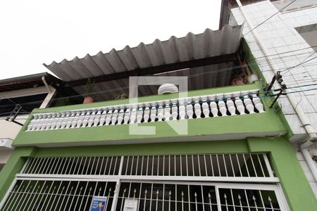 Casa à venda com 250m², 3 quartos e 2 vagas Casa à venda com 250m², 3 quartos e 2 vagasFachada