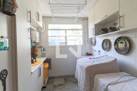 Apartamento à venda com 200m², 3 quartos e 3 vagas Apartamento à venda com 200m², 3 quartos e 3 vagasÁrea de Serviço