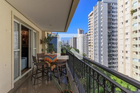 Apartamento à venda com 200m², 3 quartos e 3 vagas Apartamento à venda com 200m², 3 quartos e 3 vagasVaranda da Sala