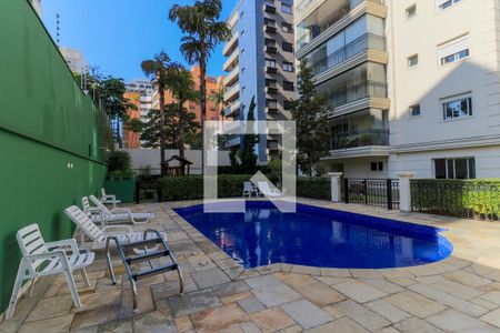 Apartamento à venda com 200m², 3 quartos e 3 vagas Apartamento à venda com 200m², 3 quartos e 3 vagasÁrea comum - Piscina