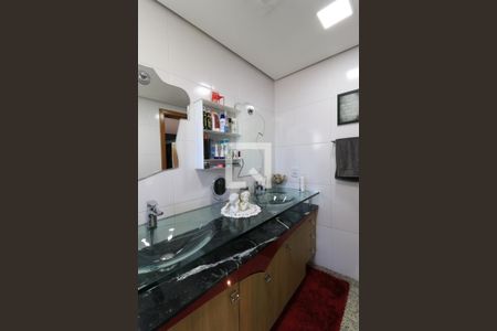 Apartamento à venda com 200m², 3 quartos e 3 vagas Apartamento à venda com 200m², 3 quartos e 3 vagasBanheiro da Suíte 1