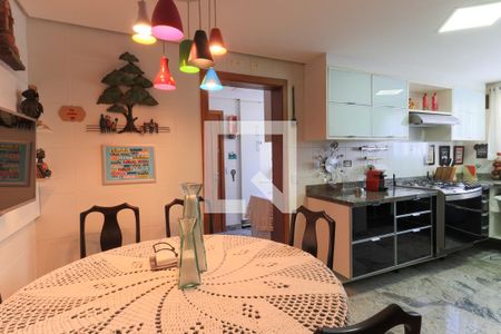 Apartamento à venda com 200m², 3 quartos e 3 vagas Apartamento à venda com 200m², 3 quartos e 3 vagasCozinha