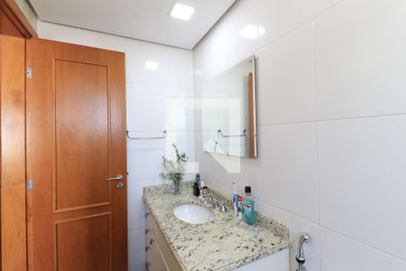 Apartamento à venda com 200m², 3 quartos e 3 vagas Apartamento à venda com 200m², 3 quartos e 3 vagasBanheiro da Suíte 2