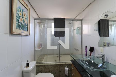 Apartamento à venda com 200m², 3 quartos e 3 vagas Apartamento à venda com 200m², 3 quartos e 3 vagasBanheiro da Suíte 1