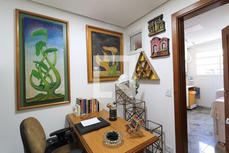 Apartamento à venda com 200m², 3 quartos e 3 vagas Apartamento à venda com 200m², 3 quartos e 3 vagasQuarto de Serviço