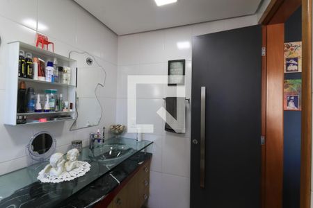 Apartamento à venda com 200m², 3 quartos e 3 vagas Apartamento à venda com 200m², 3 quartos e 3 vagasBanheiro da Suíte 1