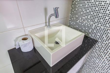 Apartamento à venda com 57m², 2 quartos e 1 vagaDetalhe do banheiro