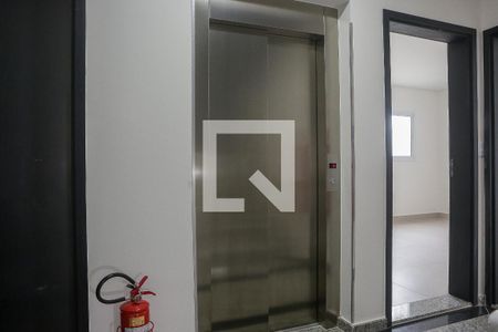 Apartamento à venda com 54m², 2 quartos e sem vaga Apartamento à venda com 54m², 2 quartos e sem vagaElevador