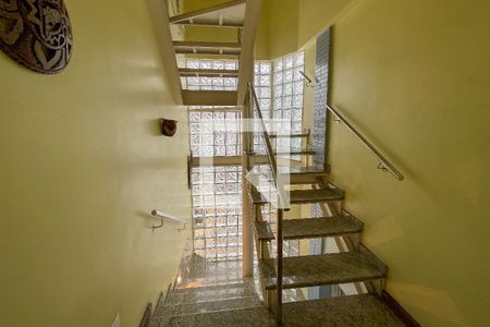 Apartamento à venda com 295m², 4 quartos e 6 vagasEscada 2