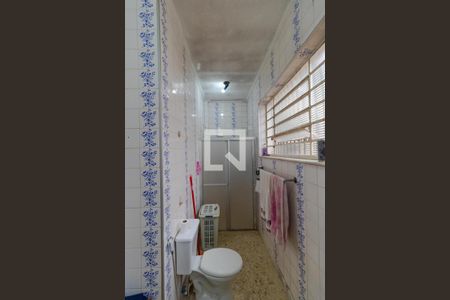 Casa à venda com 306m², 5 quartos e 6 vagas Casa à venda com 306m², 5 quartos e 6 vagasBanheiro da Suíte 01
