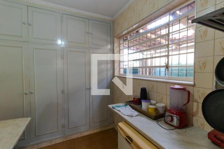 Casa à venda com 306m², 5 quartos e 6 vagas Casa à venda com 306m², 5 quartos e 6 vagasCozinha