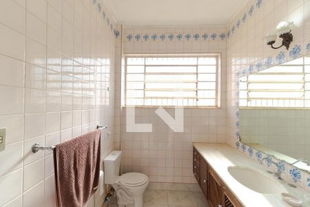 Casa à venda com 306m², 5 quartos e 6 vagas Casa à venda com 306m², 5 quartos e 6 vagasBanheiro 01