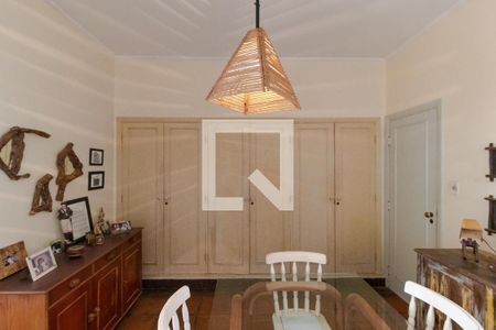 Casa à venda com 306m², 5 quartos e 6 vagas Casa à venda com 306m², 5 quartos e 6 vagasSala de Jantar