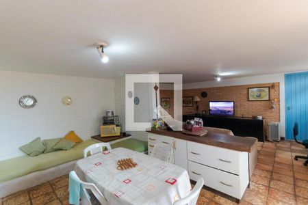 Casa à venda com 306m², 5 quartos e 6 vagas Casa à venda com 306m², 5 quartos e 6 vagasSalão